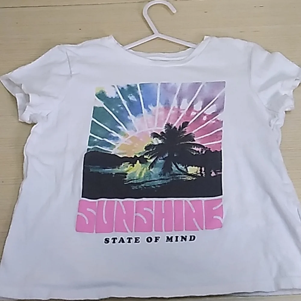 Old Navy T-shirt size 8 medium kids. Sunshine state of mind. 100 % cotton. Beach